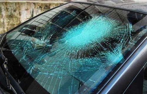 百姓大爆料玻璃破碎视频,惊险瞬间！百姓大爆料玻璃破碎现场视频曝光  第1张